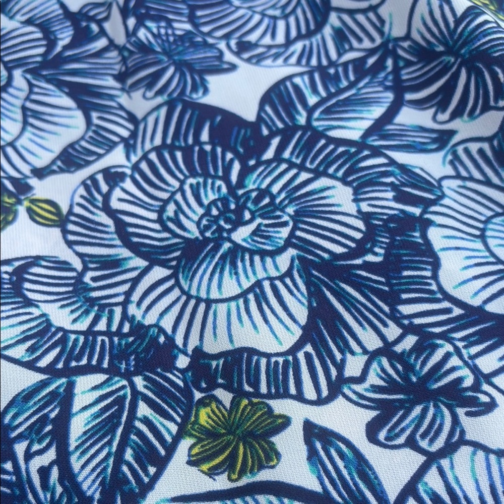 🌿 Lush Blue & White Floral Tunic Tank – Size L - Picture 3 of 4